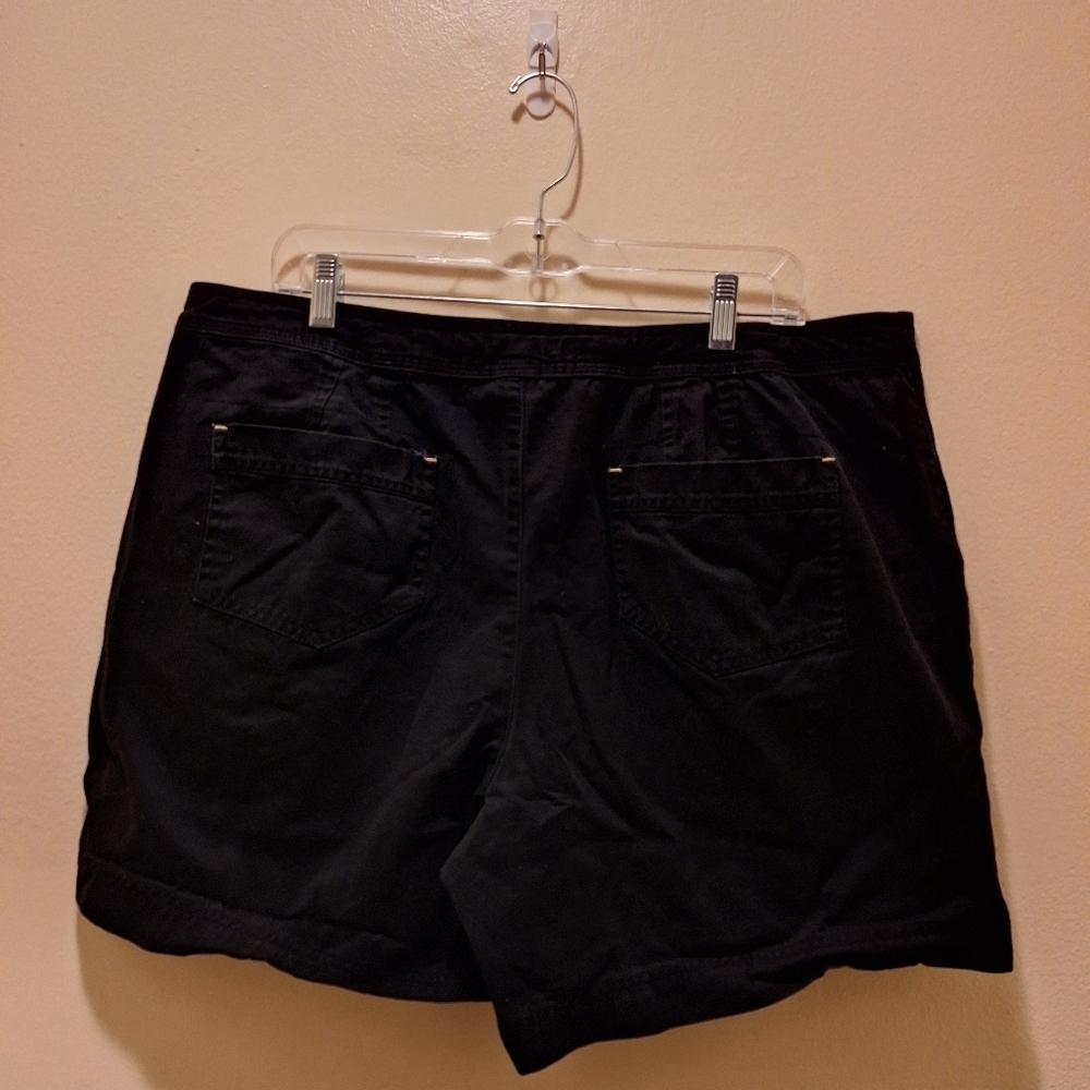 Natural Reflections Shorts - Picture 2 of 4